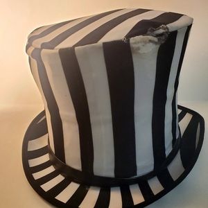 Spirit of Halloween black and white top hat
